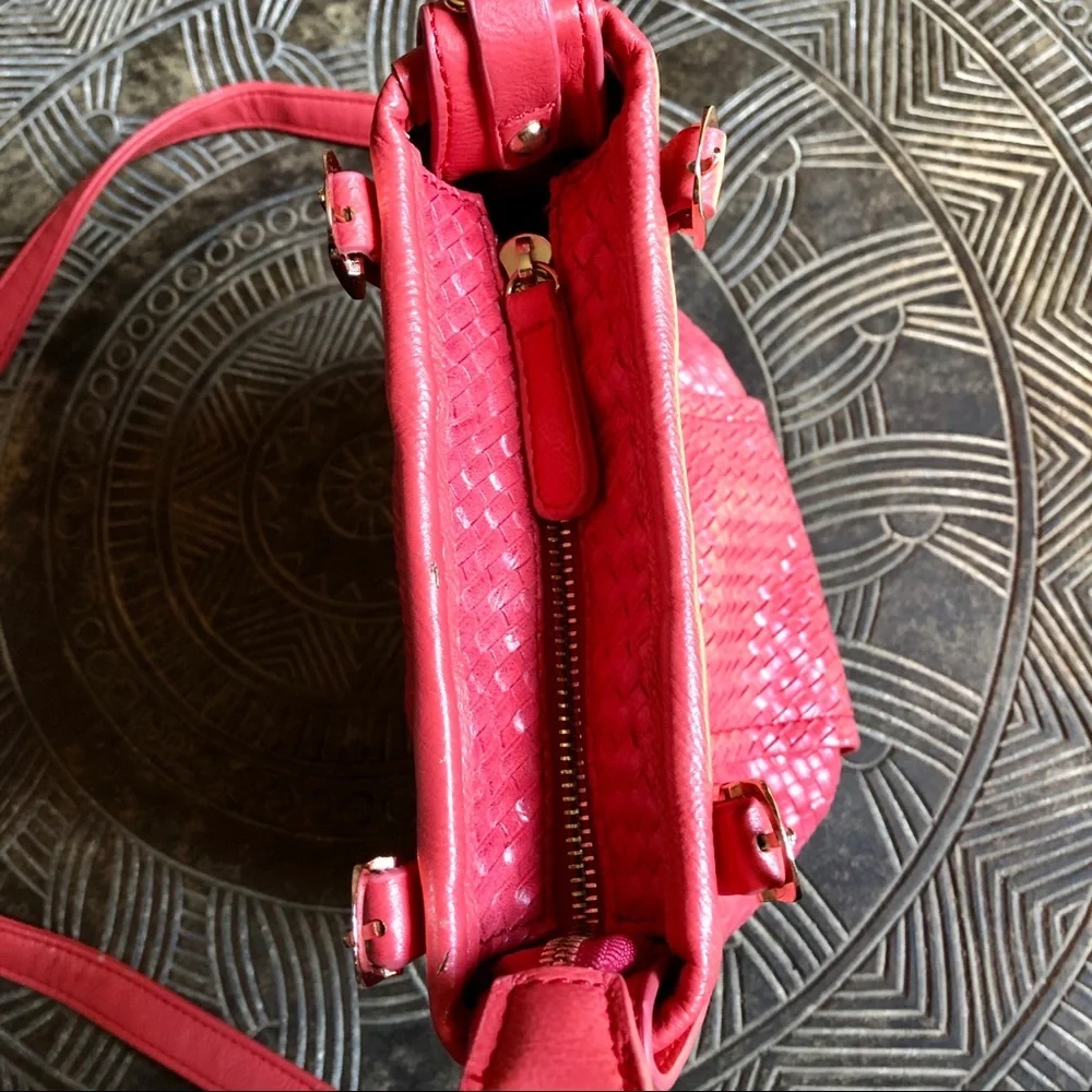 3/$20 JUST MILLIE Woven Pattern Crossbody Bucket Bag Purse Pink